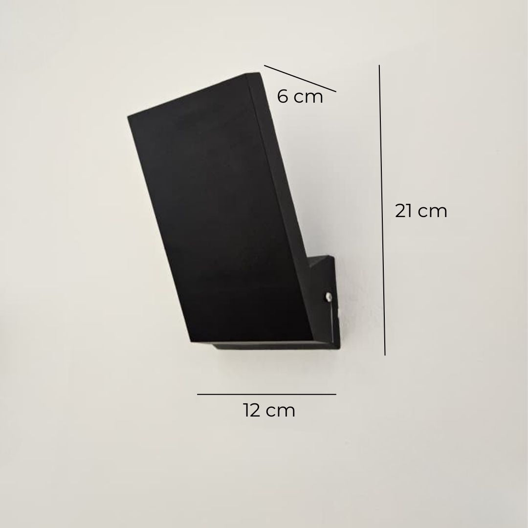 V-LUX OUTDOOR WALL LIGHT