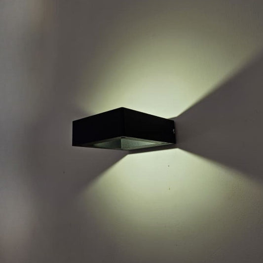 NOVA BEAM OUTDOOR WALL LIGHT