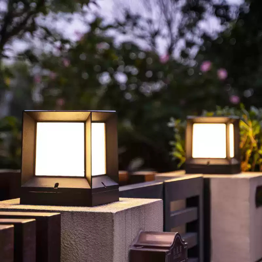 ILLUMEGATE OUTDOOR GATE LAMP