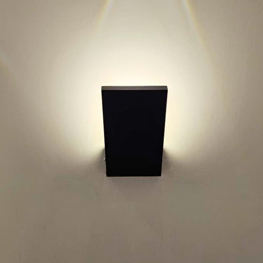V-LUX OUTDOOR WALL LIGHT