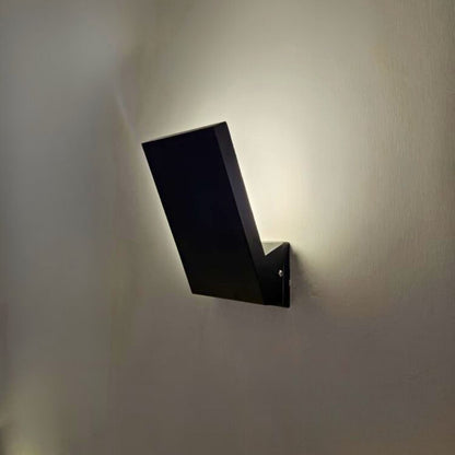 V-LUX OUTDOOR WALL LIGHT