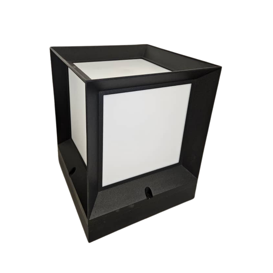 ILLUMEGATE OUTDOOR GATE LAMP