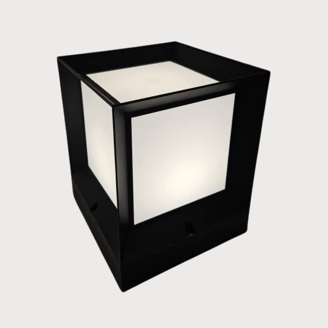 ILLUMEGATE OUTDOOR GATE LAMP